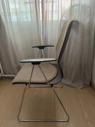 Silla de diseño para despacho y escritorio.