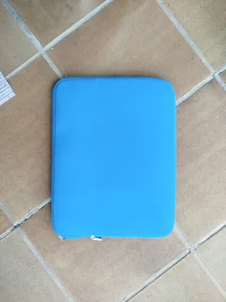 Funda Slim portátil 17 azul turquesa.