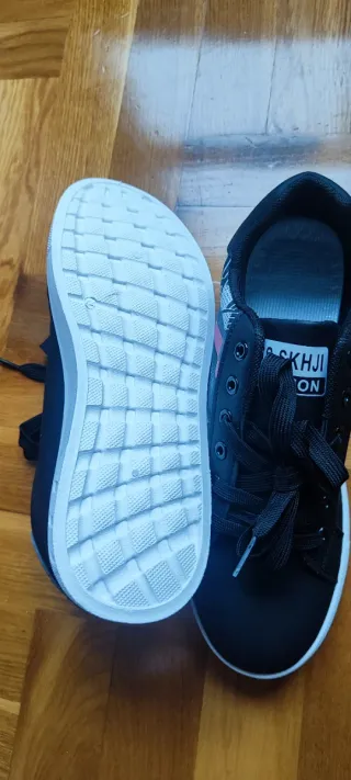 Zapatillas deportivas negras y multicolor