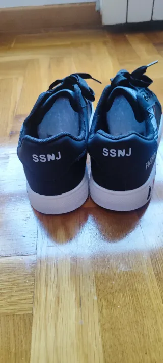 Zapatillas deportivas negras y multicolor