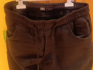 Pantalón negro Zara