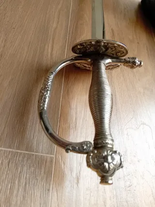 Espadín antiguo decorativo