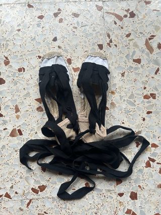 Espardeñas falleras blancas y negras talla 27