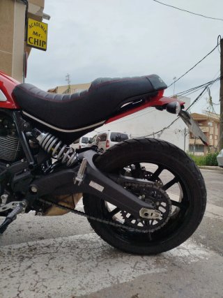 Ducati Scrambler Roja y Blanca