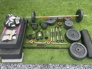 Conjunto pesas, barras y accesorios gym