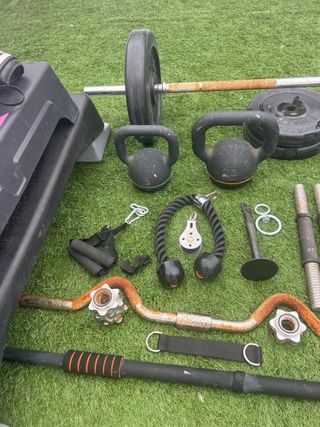 Conjunto pesas, barras y accesorios gym