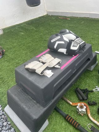 Conjunto pesas, barras y accesorios gym