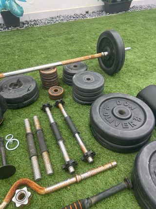 Conjunto pesas, barras y accesorios gym