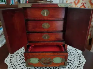 Antiguo Joyero Madera, Latón y Jade