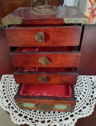 Antiguo Joyero Madera, Latón y Jade