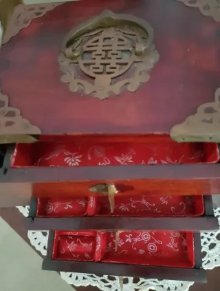 Antiguo Joyero Madera, Latón y Jade