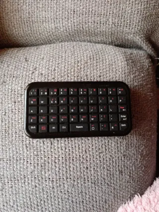 Mini Teclado Inalámbrico Negro y Rojo