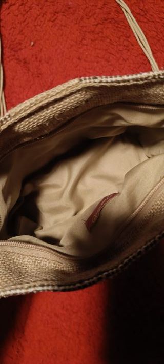 Bolso bandolera de rafia beige y negro