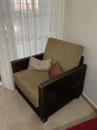 Mesa de centro mimbre y cristal y sillon a juego