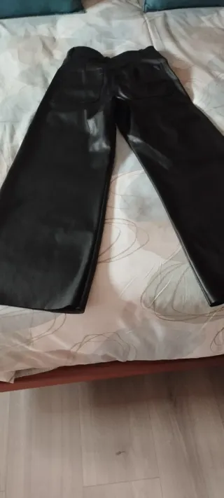Pantalón Zara Piel Sintética Acampanado Talla 34