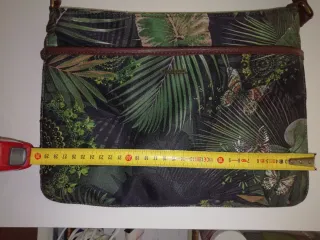 Bolso Desigual estampado selva marron y verde.