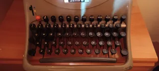 Máquina de escribir Olivetti Lexicon 80