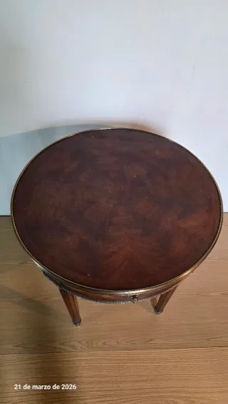 Mesa auxiliar Theodore Alexander antigua