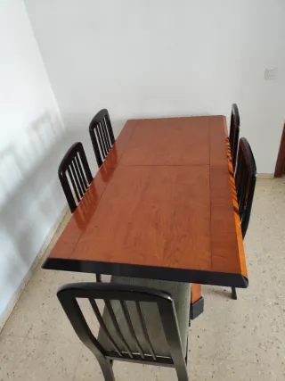 Mesa extensible comedor y 5 sillas