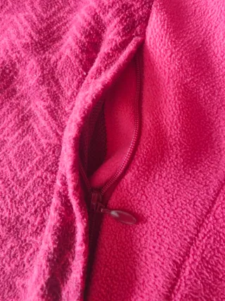 Forro polar rosa con estampado geométrico