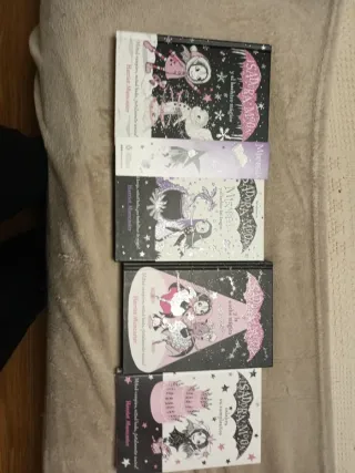 Libros de isadora Moon con un marcapáginas