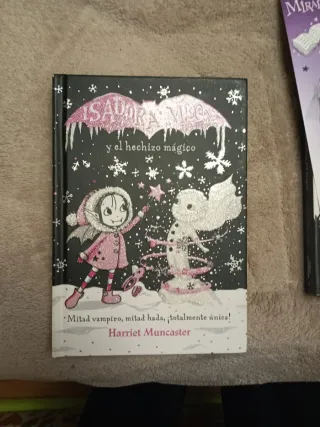 Libros de isadora Moon con un marcapáginas