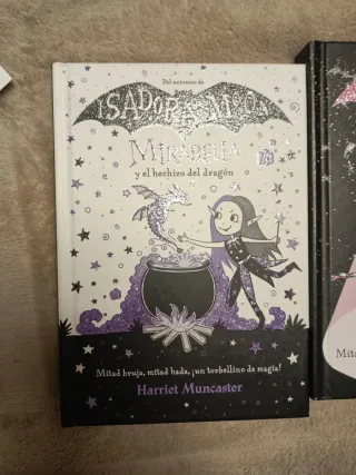 Libros de isadora Moon con un marcapáginas