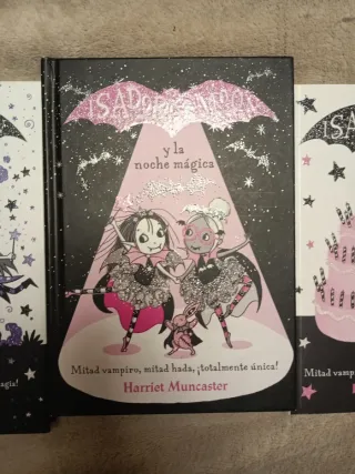 Libros de isadora Moon con un marcapáginas