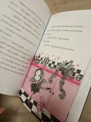 Libros de isadora Moon con un marcapáginas