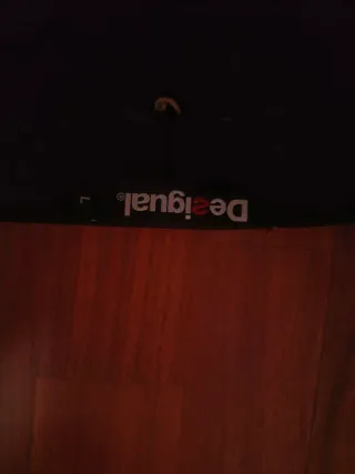 Falda Desigual Negra con Detalles Dorados