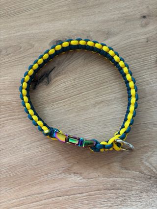 Collar perro hecho a mano azul y amarillo