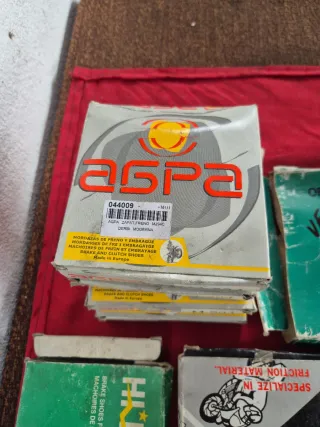 Lote 39 pastillas y embragues moto