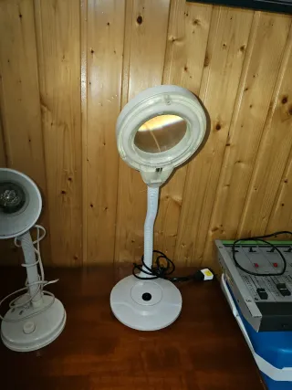 Lámpara de mesa blanca y verde