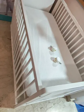 Cuna de madera para bebé