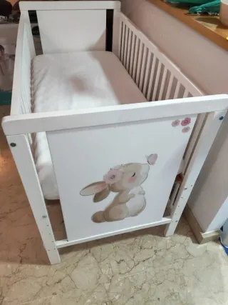 Cuna de madera para bebé