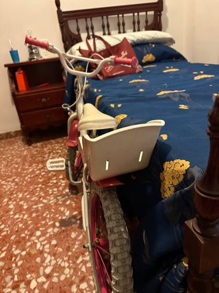 Bicicleta infantil blanca y rosa