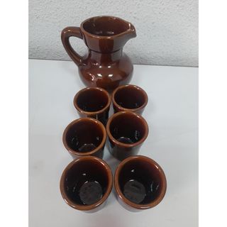 Jarra y 6 vasos de cerámica