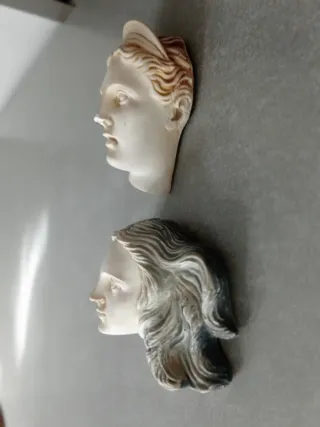 Figuras de colgar Artemisa y Afrodita. Theodoros