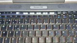 Portátil RETRO Compaq Presario 2500 DX727EA