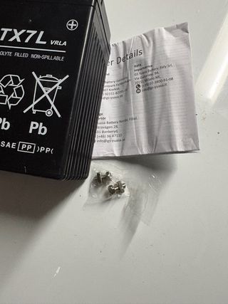 Batería Yuasa YTX7L Nueva Suzuki Van Van