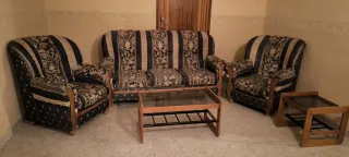 Sofá, sillones y 2 mesitas