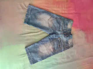 Vaqueros pirata cortos desgastados