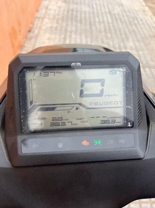 Moto Scooter Peugeot Negra