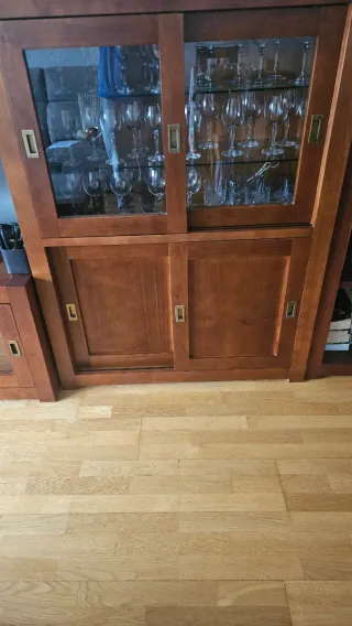 Mueble de salón madera pino y cristal