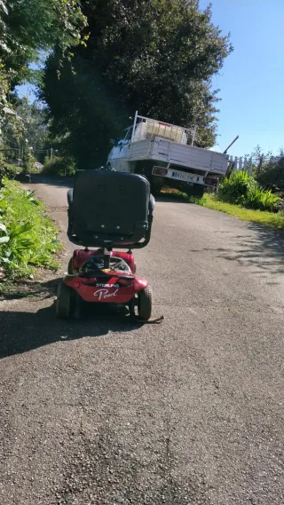 Silla de ruedas eléctrica roja Scooter electrico