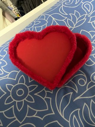 Caja regalo corazón peluche rojo