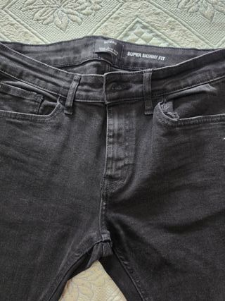 Pantalones vaqueros negros Bershka