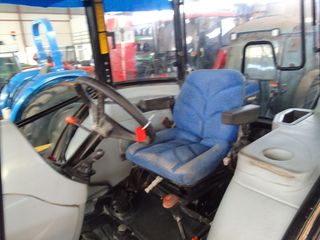 Tractor New Holland T5050 con Cabina