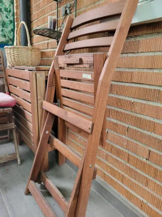 Conjunto mesa y sillas de madera