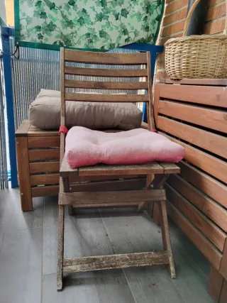 Conjunto mesa y sillas de madera